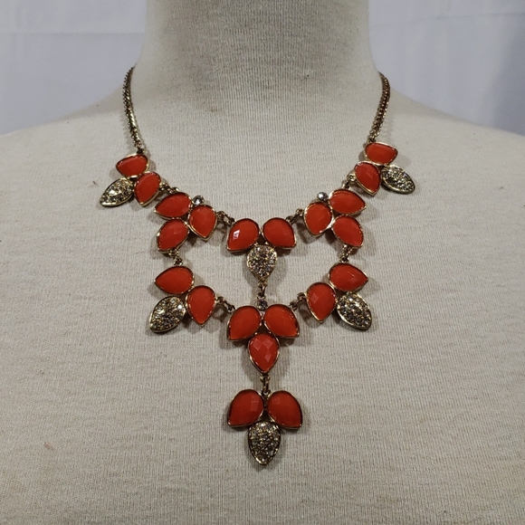 N/A Jewelry - [5/$25] Floral Petal Rhinestone Necklace